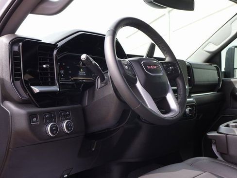 Used 2025 GMC Sierra 2500 SLT AWD/4WD image 29