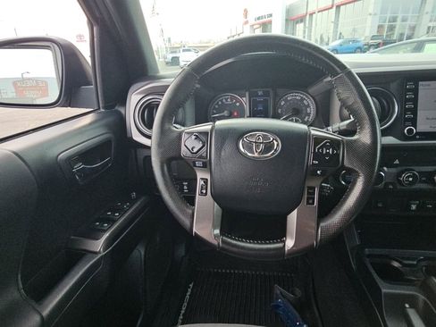 Used 2020 Toyota Tacoma TRD Sport image 10