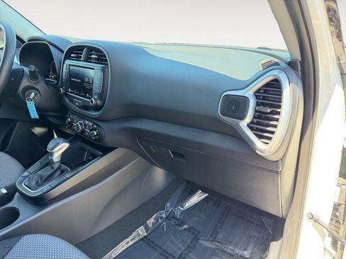 Used 2025 Kia Soul LX FWD image 26