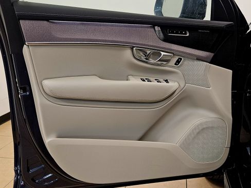 New 2026 Volvo XC90 T8 Ultra w/ Protection Package Premier AWD/4WD image 13