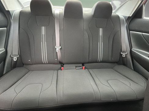 Used 2022 Hyundai Elantra SEL image 14