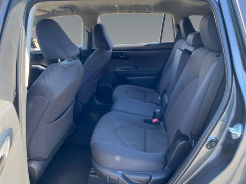 Used 2024 Toyota Highlander LE image 13