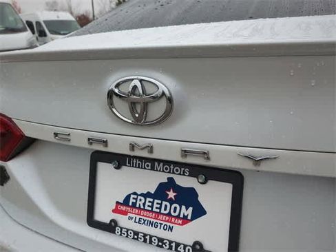 Used 2019 Toyota Camry XSE image 13