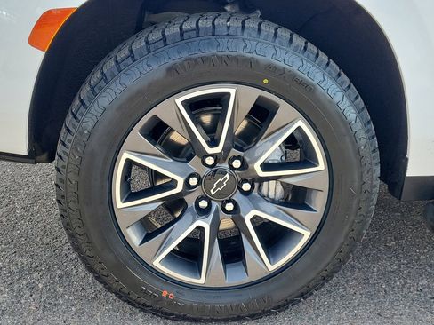 Used 2023 Chevrolet Suburban Z71 w/ Luxury Package image 17