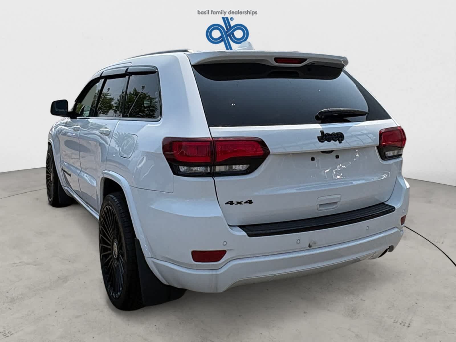 Used 2017 Jeep Grand Cherokee Altitude AWD/4WD image 5