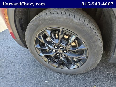 Used 2025 Chevrolet Traverse LT w/ Midnight/Sport Edition FWD image 43