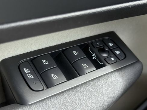 New 2025 Volvo XC40 B5 Ultra w/ Climate Package image 16