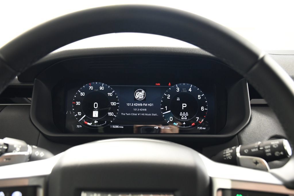 Certified 2025 Land Rover Discovery S AWD/4WD image 29