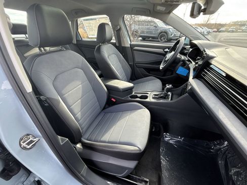 New 2026 Volkswagen Jetta SE FWD image 24