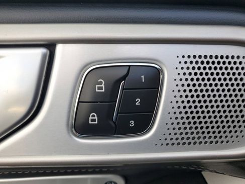 Used 2023 Ford Explorer Limited w/ Limited Technology Package image 22