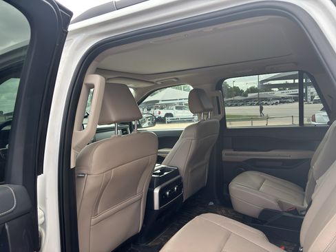 Used 2024 Ford Expedition Max XLT RWD image 9
