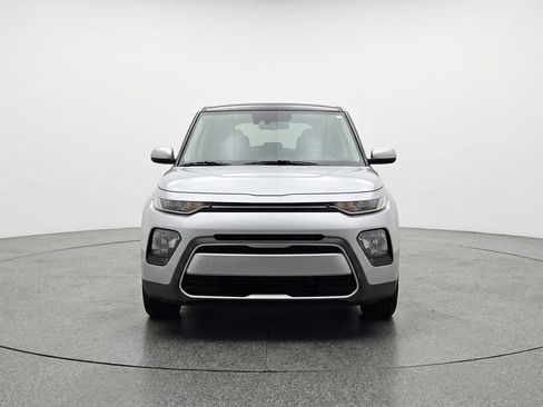 Used 2025 Kia Soul LX w/ LX Technology Package FWD image 2