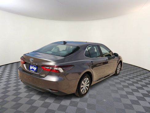 Used 2022 Toyota Camry LE FWD image 4