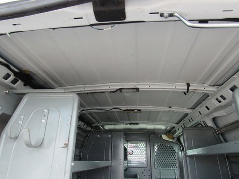 Used 2015 Chevrolet Express 2500 RWD image 26