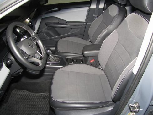 Used 2022 Volkswagen Taos SE image 9