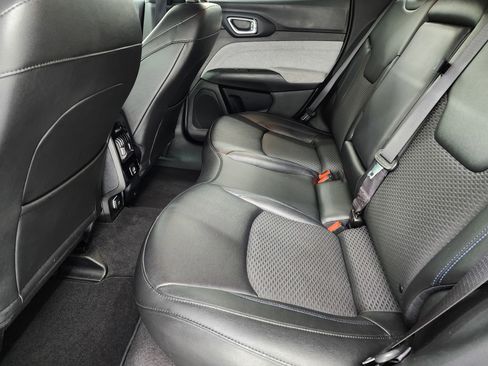 Used 2024 Jeep Compass Latitude image 32