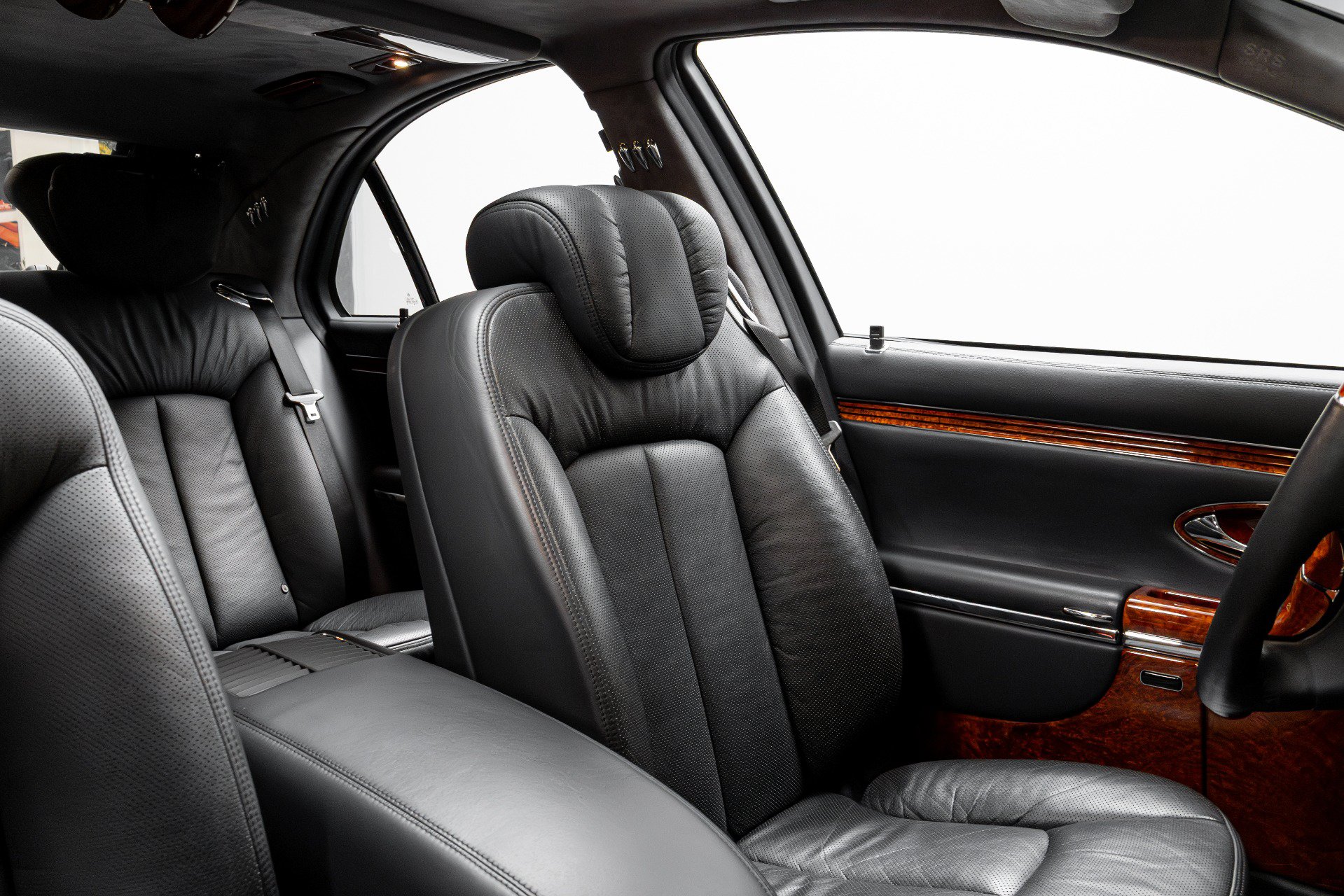 Used 2004 Maybach 57 RWD image 18