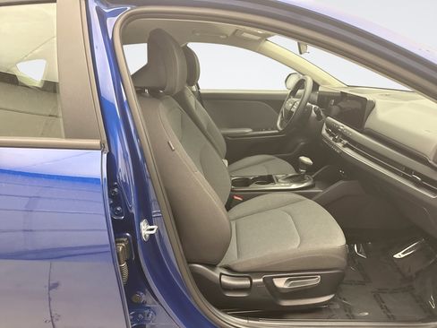 Used 2025 Kia K4 LXS image 16