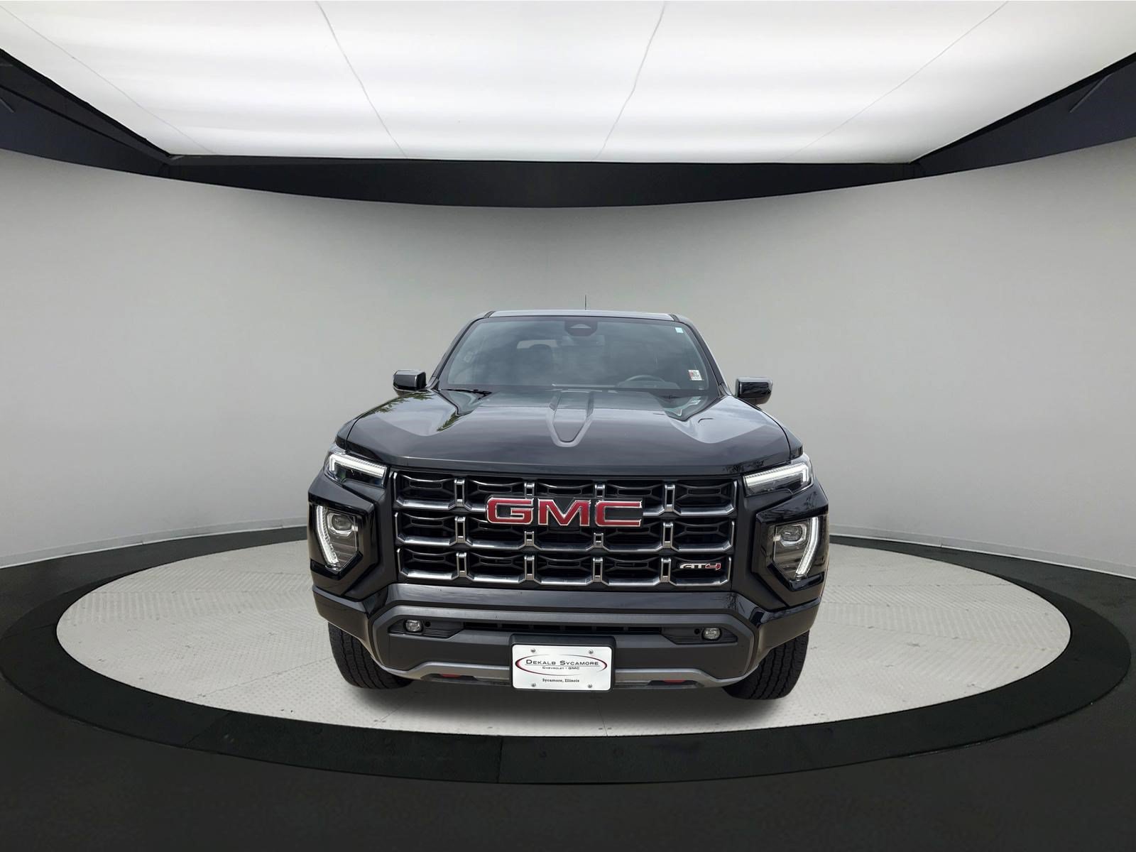 Used 2024 GMC Canyon AT4 AWD/4WD image 2
