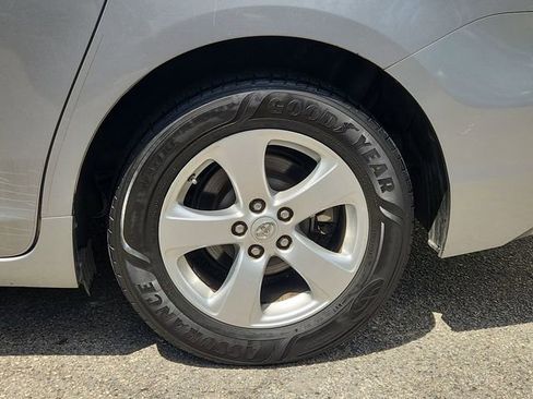 Used 2011 Toyota Sienna LE image 29