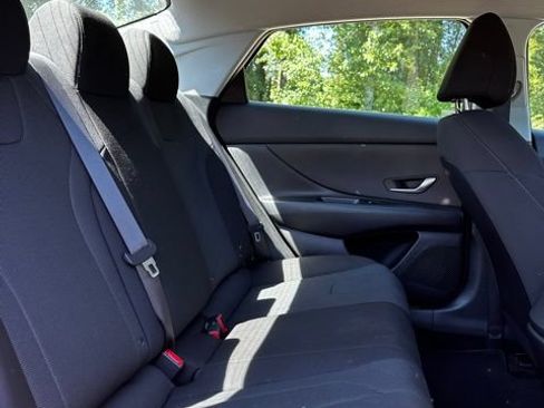 Certified 2023 Hyundai Elantra SE FWD image 17