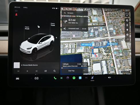 Used 2023 Tesla Model 3 Standard Range image 20