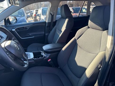 Used 2022 Toyota RAV4 LE image 15