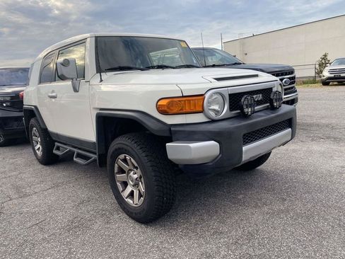 Used 2014 Toyota FJ Cruiser 2WD w/ Convenience Package image 1