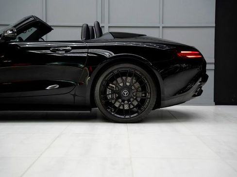 Used 2018 Mercedes-Benz AMG GT Roadster w/ Lane Tracking Package image 10