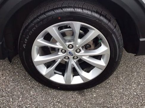 Certified 2021 Ford Explorer Platinum w/ Equipment Group 601A image 12