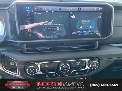 Used 2025 Jeep Wrangler Unlimited Rubicon image 9