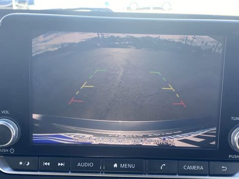 Used 2024 Nissan Altima 2.5 SV FWD image 34