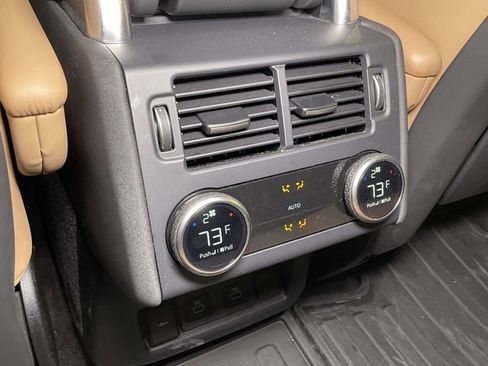 Used 2025 Land Rover Discovery Dynamic SE image 26