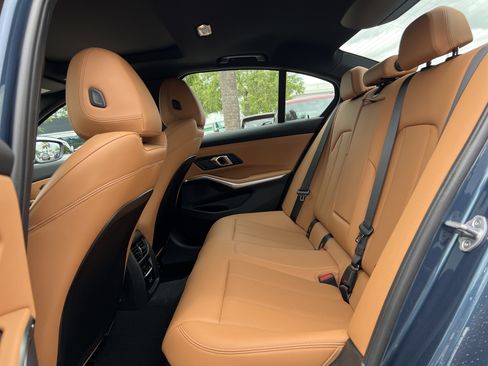 Certified 2025 BMW 330i Sedan RWD image 31