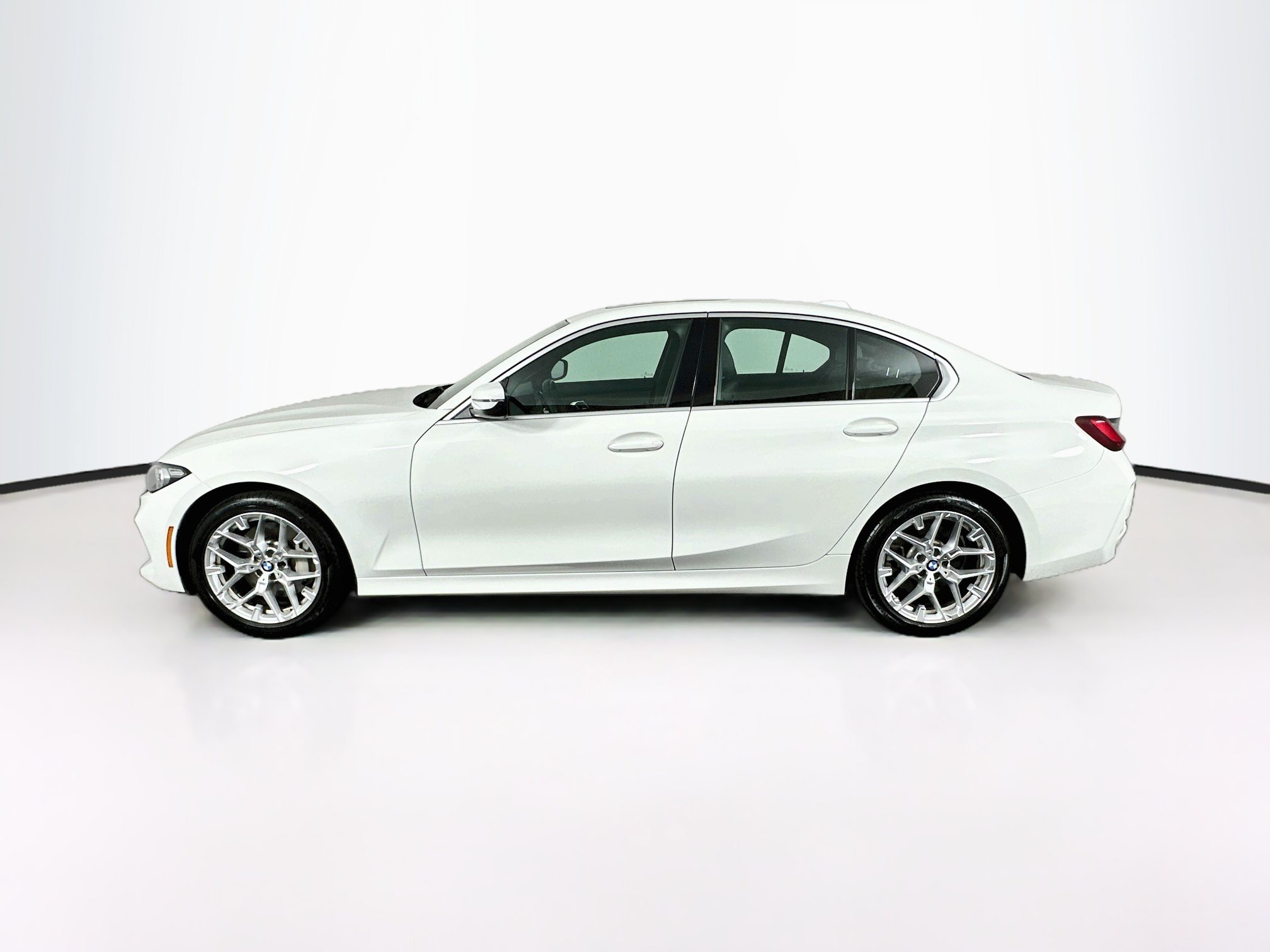 Used 2026 BMW 330i xDrive Sedan AWD/4WD image 4