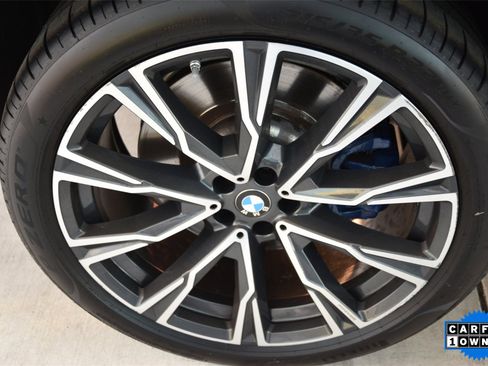 Used 2022 BMW X7 M50i w/ Cold Weather Package image 6