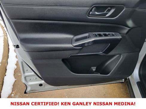 Certified 2025 Nissan Pathfinder SV image 40