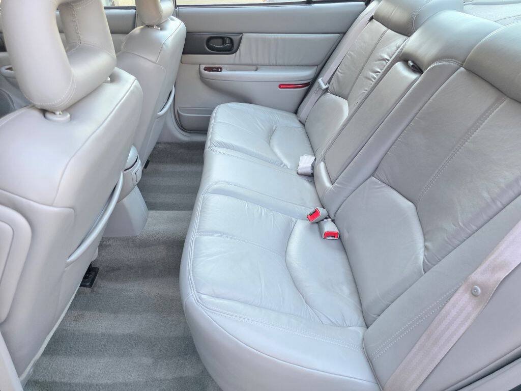 Used 2000 Buick Regal GS w/ GSE Pkg FWD image 16