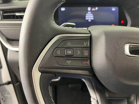 Used 2025 Jeep Grand Cherokee Laredo X image 21