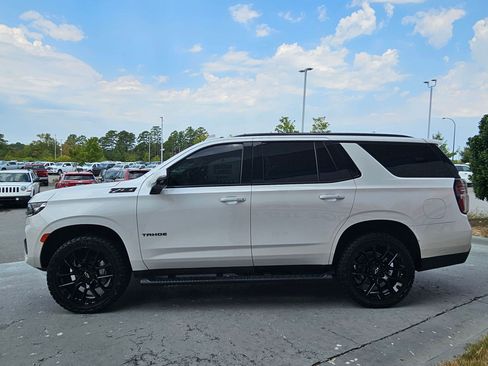Used 2022 Chevrolet Tahoe Z71 w/ Luxury Package AWD/4WD image 4