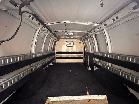 Used 2019 Chevrolet Express 2500 image 30