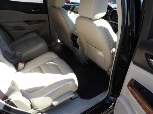 Used 2017 GMC Acadia Denali w/ Technology Package image 11