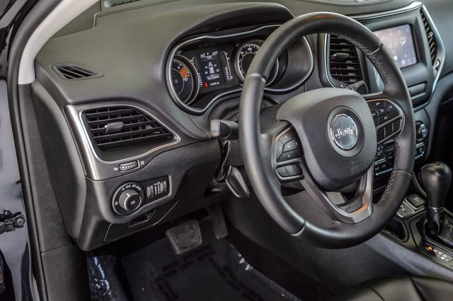 Used 2019 Jeep Cherokee Latitude Plus FWD image 25