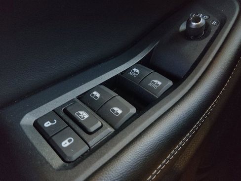Used 2023 Jeep Grand Cherokee L Laredo RWD image 27