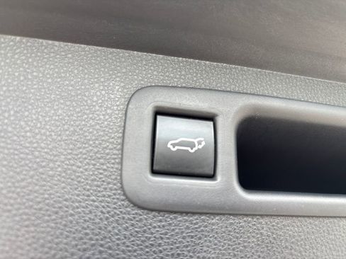 Used 2020 Toyota Highlander XLE AWD/4WD image 40