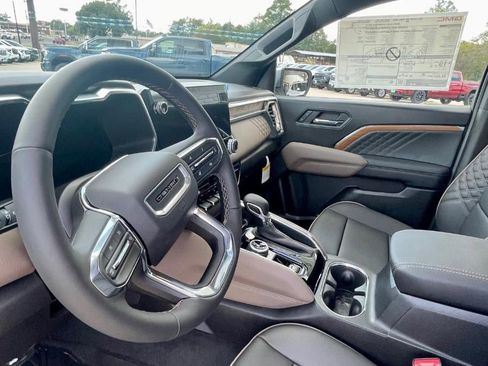 New 2026 GMC Canyon Denali image 9