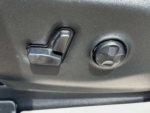 Used 2019 Chrysler Pacifica Touring Plus w/ Cold Weather Group FWD image 28