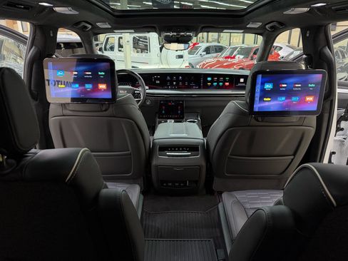 Used 2025 Cadillac Escalade V w/ LPO, ONYX Package image 64