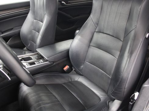 Used 2018 Honda Accord Touring image 14