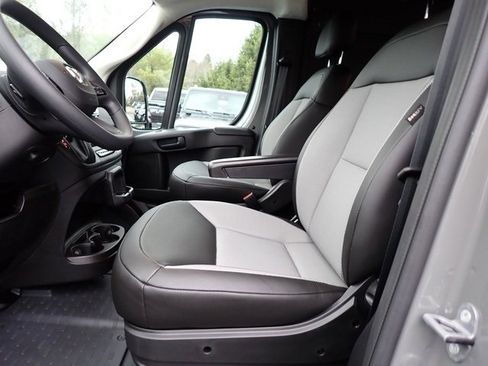 New 2026 RAM ProMaster 2500 w/ Quick Order Package 22G SLT image 14